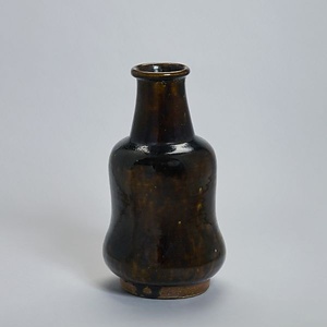 褐釉嘉瓶