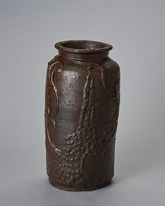 褐釉貼付草花文筒花生