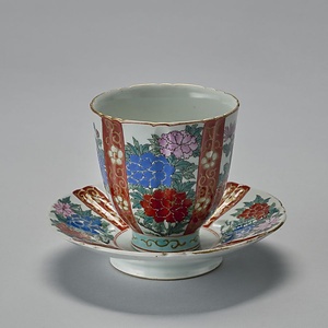 色絵菊牡丹文碗・托