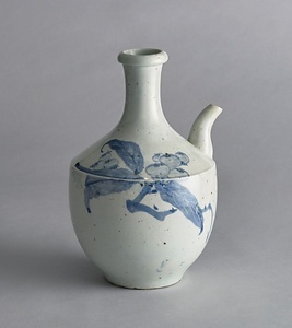 染付びわ文口付徳利