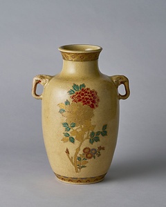 金襴手花文象耳花瓶