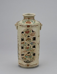 花文透彫双耳花瓶