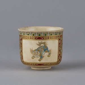 金襴手獅子文茶碗