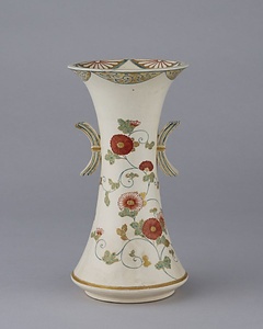 錦手草花文双耳花生