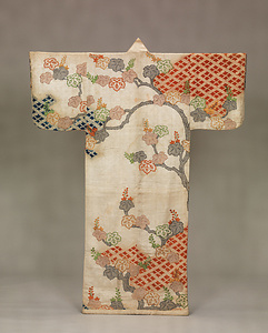 桐樹霞模様小袖