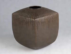 鋳ぐるみ鋳銅点文花器