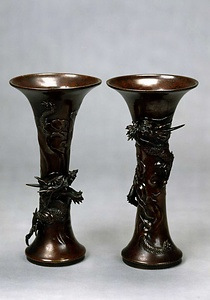 雲龍文鋳銅花瓶（1対）