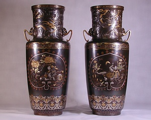 春秋文象嵌獅子耳付花瓶（1対）