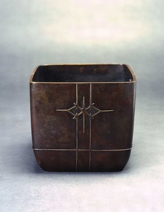 幾何文鋳銅花瓶