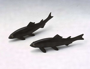 双鮎四分一置物