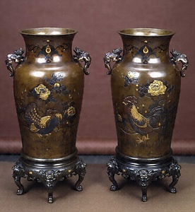 牡丹に鶏図獣耳付花瓶(1対)