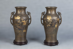 花鳥文象嵌獅子耳付花瓶(一対)