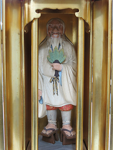 高岡七本杉 木彫彩色天狗立像