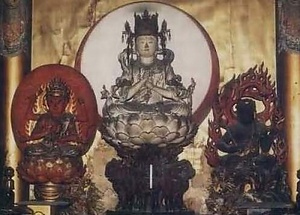 木造一字金輪三尊坐像