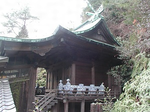 陶山神社本殿の磁器製玉垣