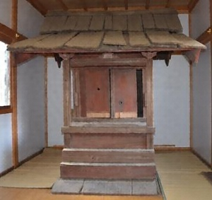諏訪神社本殿