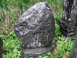 沢入観音のイボ石