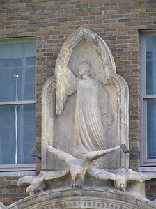 近代大阪を彩る都市芸術　ダイビル本館　鷲と少女の像