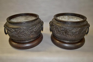 鉄製火鉢　（明治三十五年一月喜道ノ銘アリ）