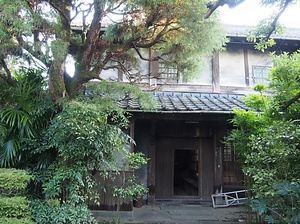 平田家住宅　主屋１棟　座敷４棟　門２棟　瓦塀１棟　付主屋棟札１面