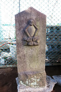 廿三夜塔・庚申塔・道しるべ