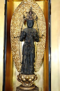 厨子入木造聖観音菩薩立像