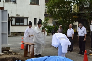鳥海月山両所宮の穀様し