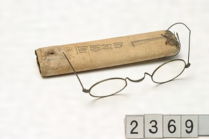 2369　眼鏡