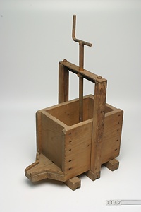 1162 大豆絞り機