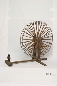 1834 糸車