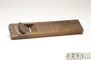 3251 アゴメントリ