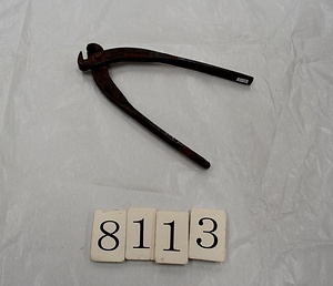 8113 革加工具。