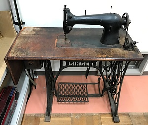 8168 足踏み式ミシン