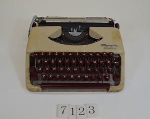 7123 タイプライター