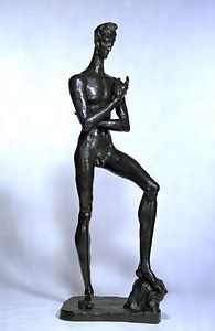 立ち上がる青年