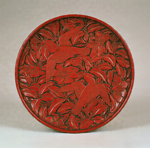 花鳥文堆朱盆 「張成造」銘