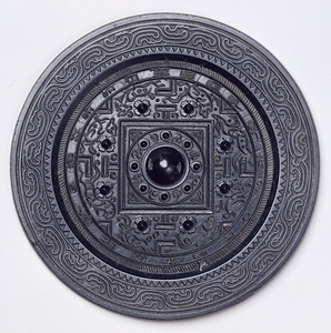 流雲文方格規矩竜虎鳥獣しつ言之紀鏡