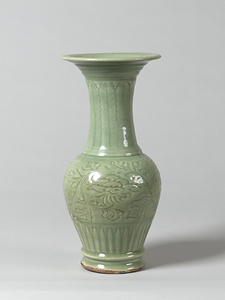 青磁刻花牡丹唐草文瓶 龍泉窯