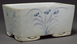 青花野草文角鉢（秋草手）