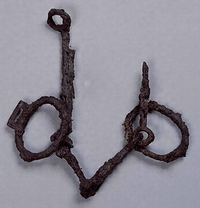 弁財古墳 鏡板付轡