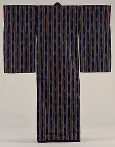 濃紺地変り縞文様絣振袖