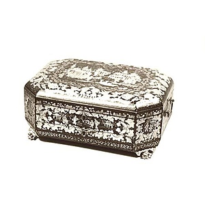 唐人蒔絵裁縫箱