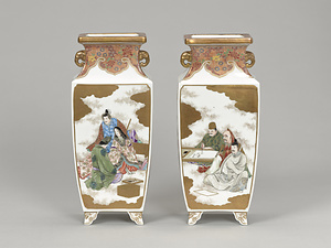 金彩色絵人物花鳥風景文四方花瓶