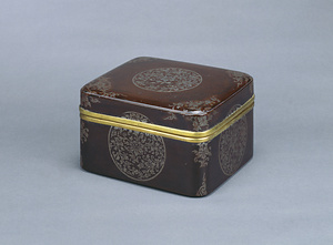 唐花蒔絵插鞋箱（旧阿須賀神社古神宝）