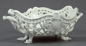 白磁平籠形両手付花器