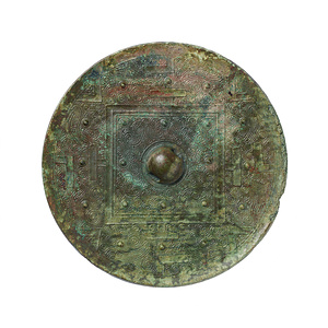 変形方格規矩鏡・変形獣文鏡（京都府向日市物集女恵美須古墳出土）