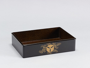 三ツ寄銀杏紋蒔絵婚礼調度（のぶ所用）一括のうち　乱箱