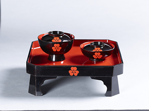 黒塗片喰紋漆絵祝膳（川田家伝来美濃屋製漆器のうち）