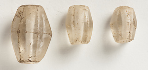 信包八幡神社古墳 装身具 切子玉（水晶）