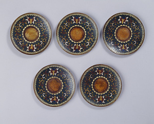 七宝唐草文托子